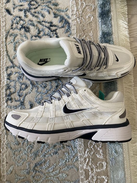 Кроссовки от NIKE