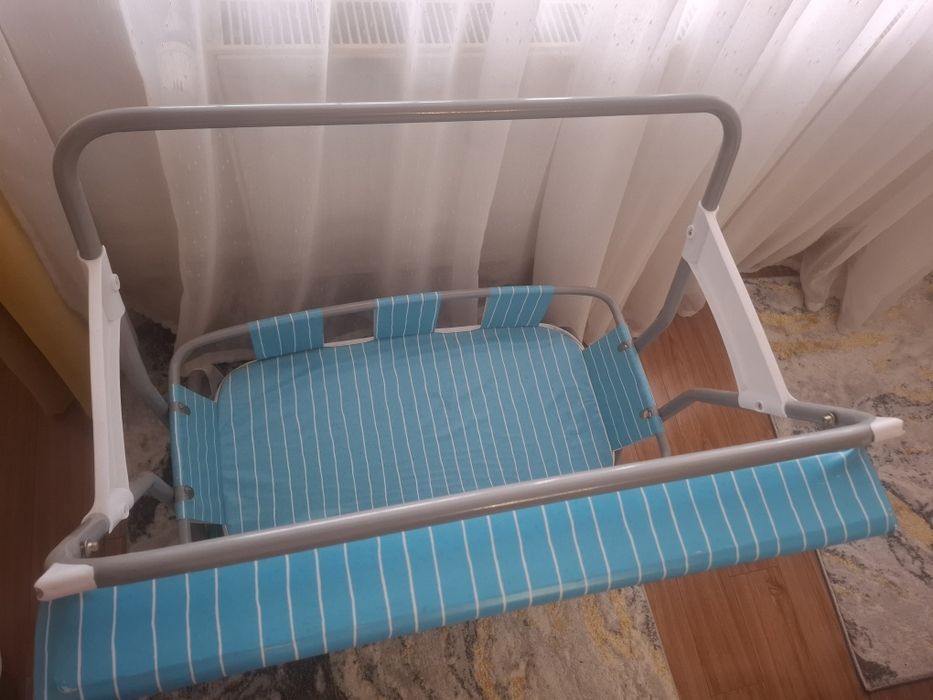 Masă de înfășat cu suport cădiță