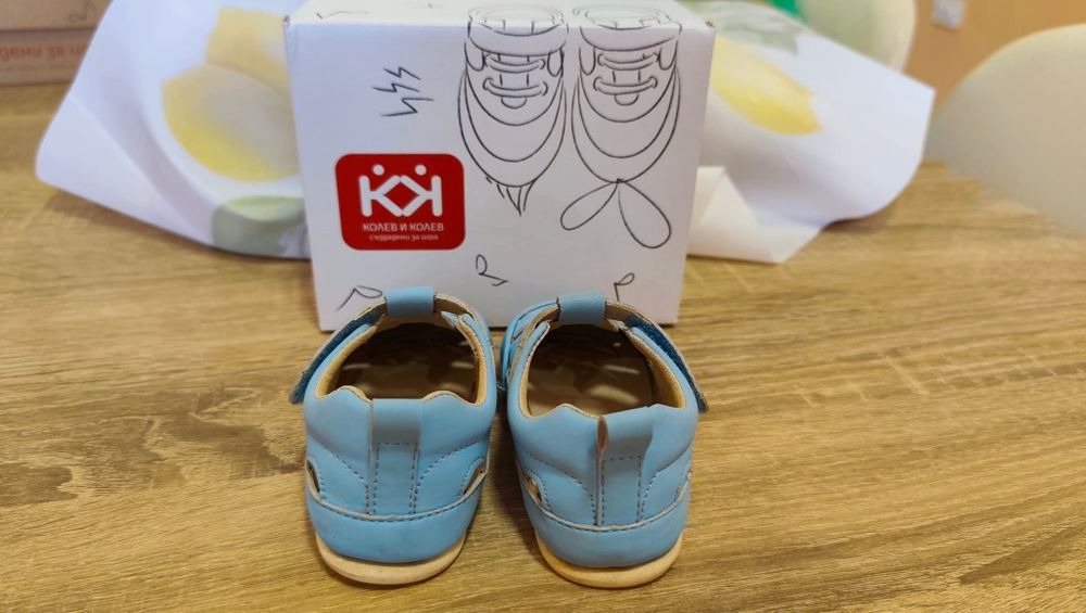 Боси обувки КК и обувки Адидас