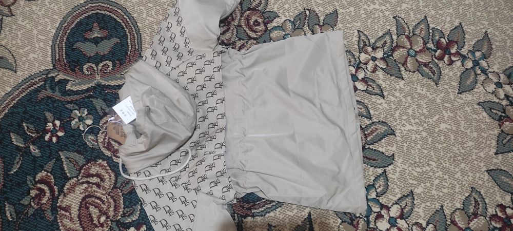 Куртка для девочек осень -весна хорошего качества.