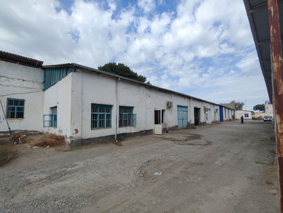 Нотурар бино сотилади.