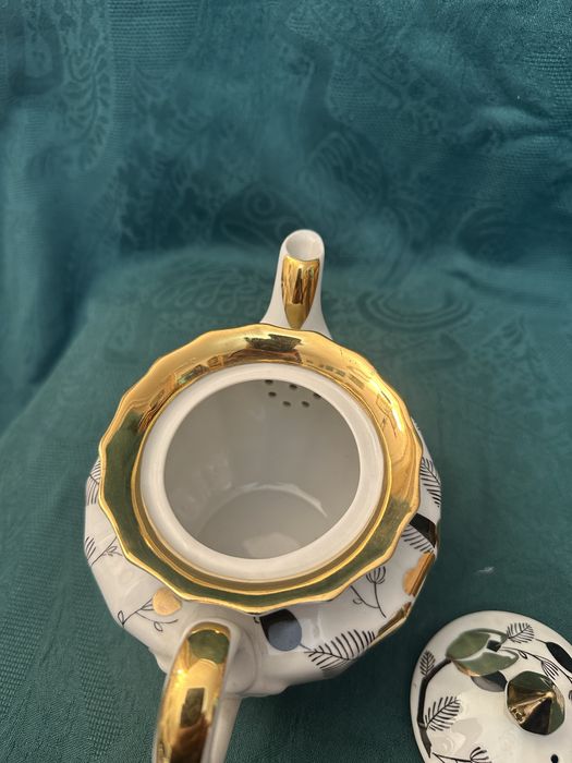 Руски Чайник и каничка/латиера  и захарница  “Вербилки” Златна роза