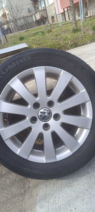 Продавам комплект оригинални джанти VW с летни гуми Humko