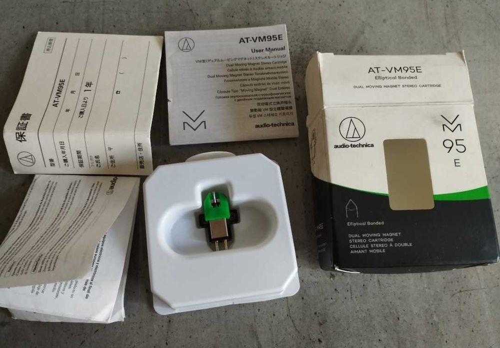 Cartusul din imagine este o doza Audio-Technica AT-VM95E