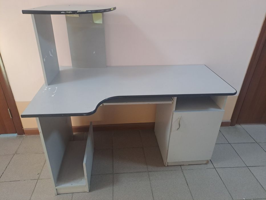 Продам компьютерный стол