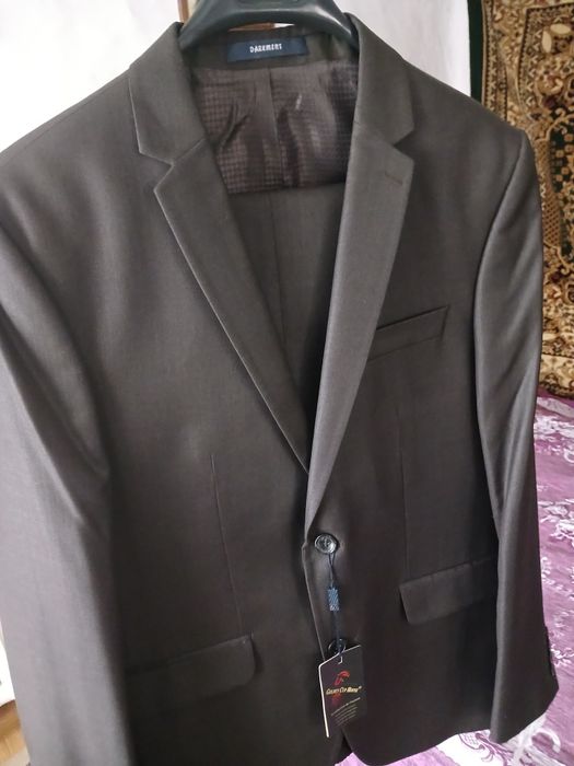 Продам Костюмы новые