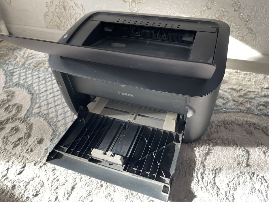 Продам чернобелый принтер Canon LBP6000