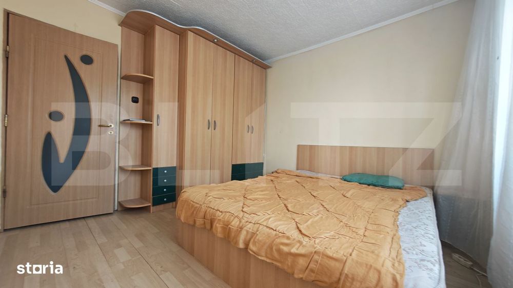 Apartament cu 3 camere,decomandat, zona Nufarul