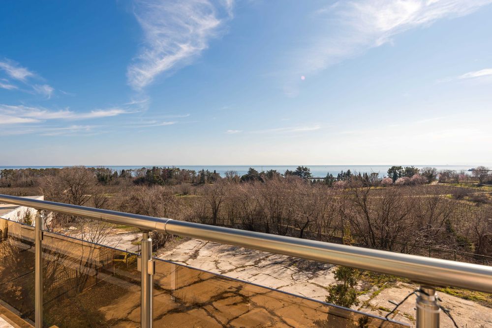 Дава се под наем Двустаен апартамент в Варна, м-т Евксиноград - 78 кв.м за 800 € - Снимка #16