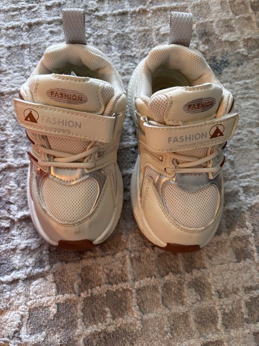 Продам детскую обувь