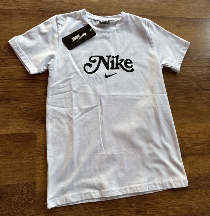 Детска,памучна бяла тениска Nike с черно лого