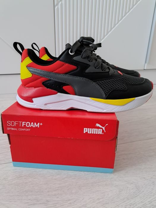 Продам кроссовки 8000