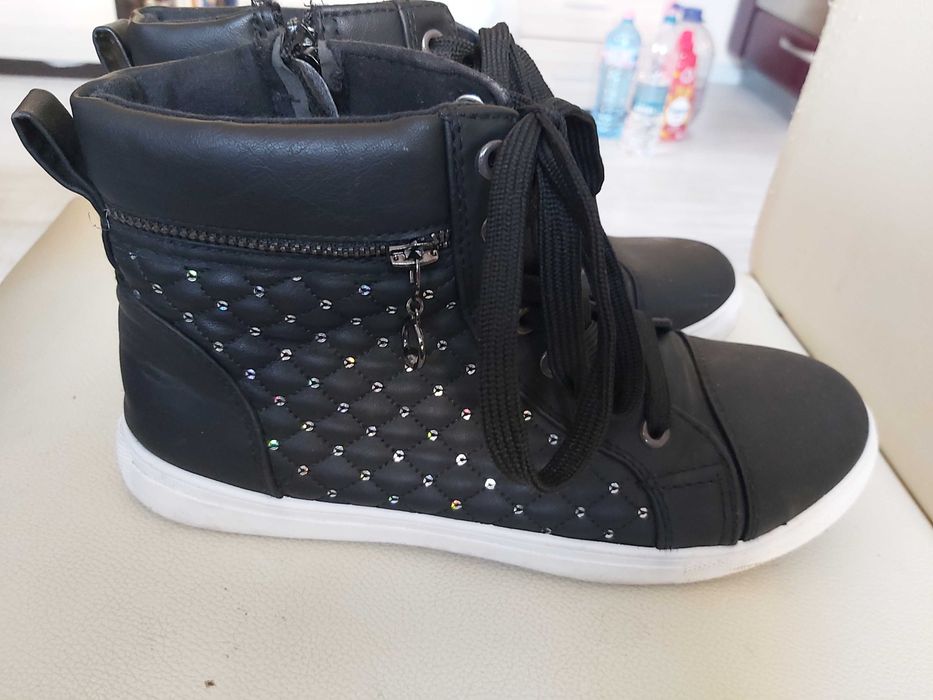 Дамски кецове,черни на цвят