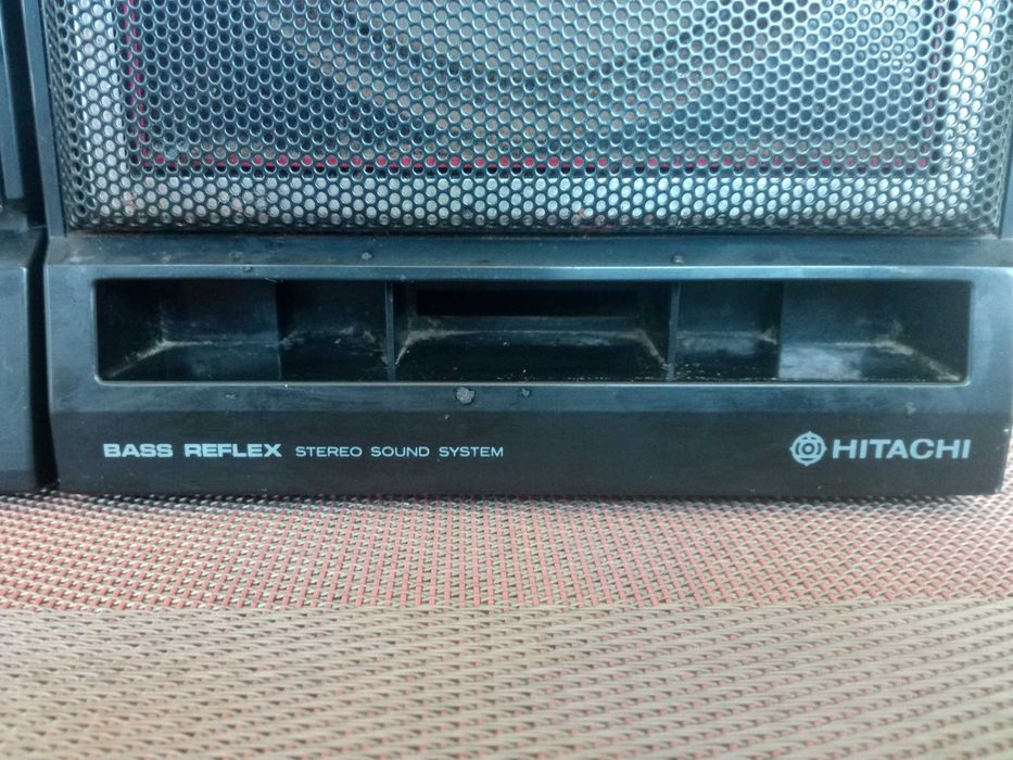 Антикварен модел радиокасетофон-Hitachi.За ремонт,майстор,части.
