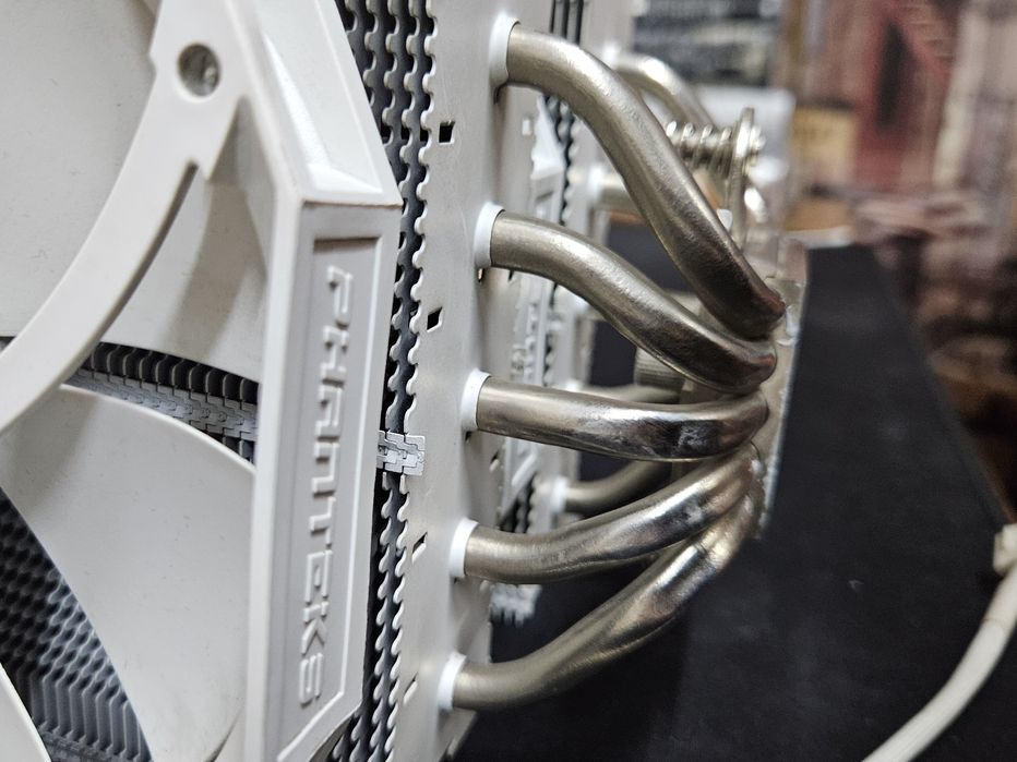 Кулер с двумя башнями Phanteks