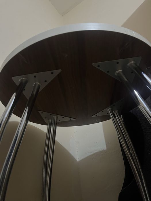 Продам кухонный стол круглый