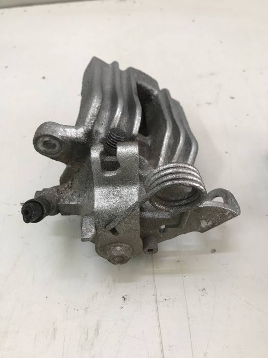 Etrier stânga dreapta spate Audi A4 B6 B7