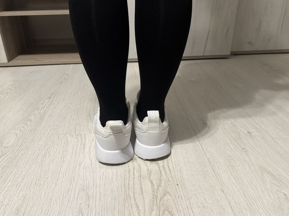 —-Adidas albi——-