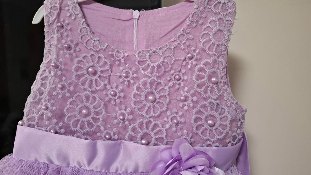 Нарядное платье для девочки лилового цвета