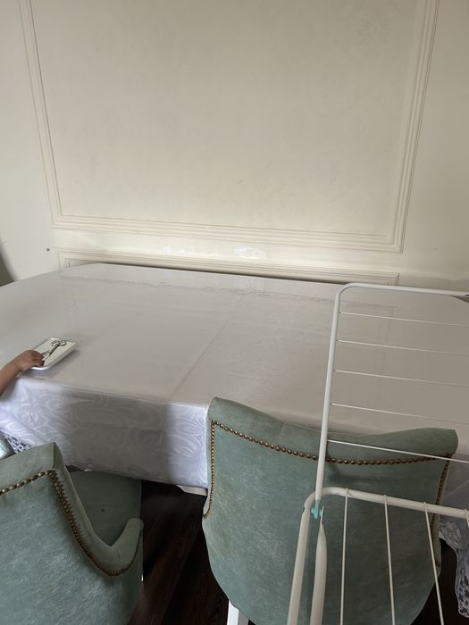 Продам стол для гостиной