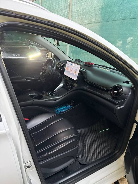 Byd y 2 Sotiladi