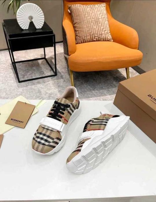 Adidasi Burberry