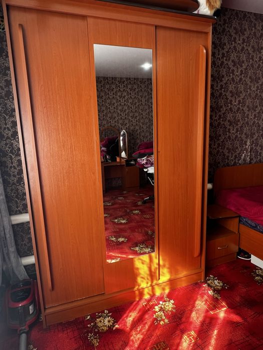 Продам спальный гарнитур