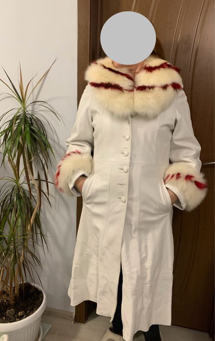 Дълко дамско кожено манто с естествен косъм