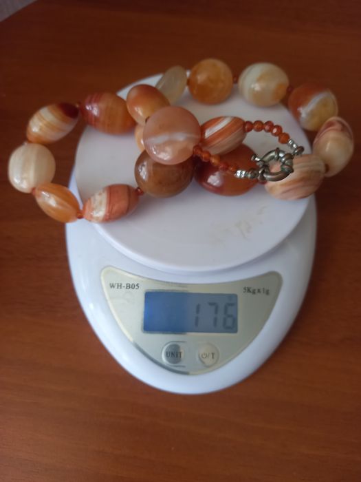 Продам бусы и браслет
