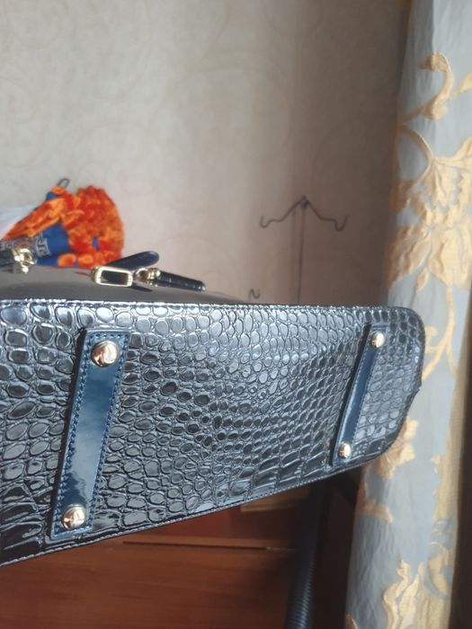 Продам брендовую сумку