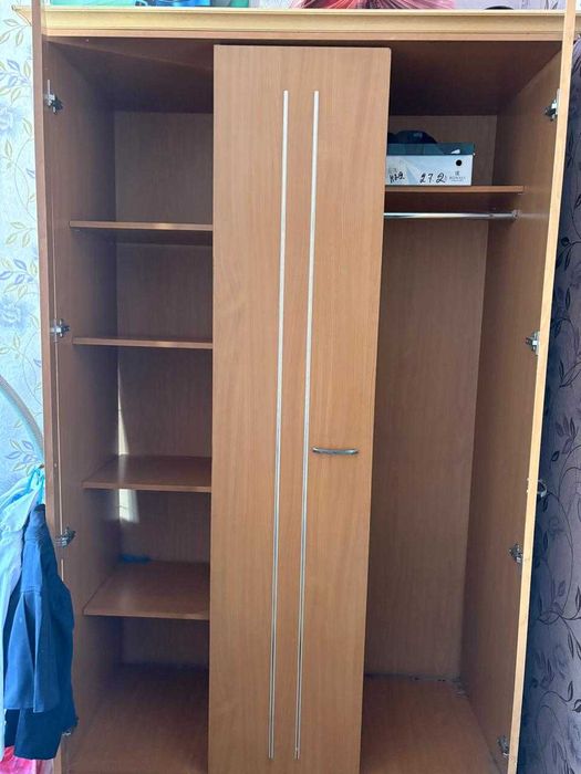 Продается шкаф в спальню