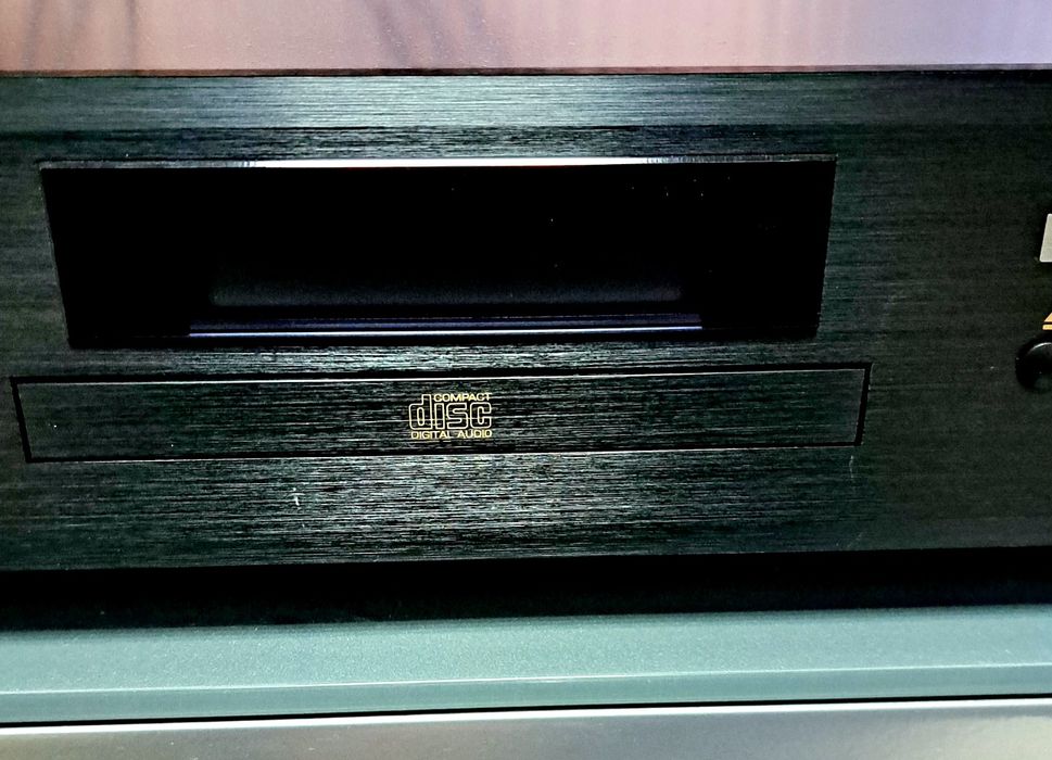 ROTEL CD 11 Tribute player