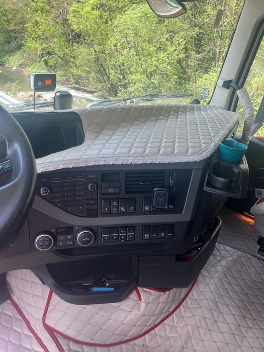 Camion volvo alb