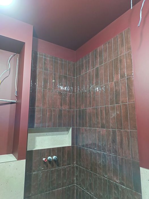 Поклейка обоев, покраска стен