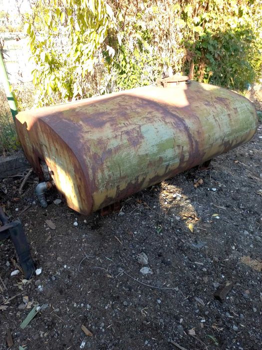 ЦИСТЕРНИ Неръждаеми вместимост 1300 литра 2бр