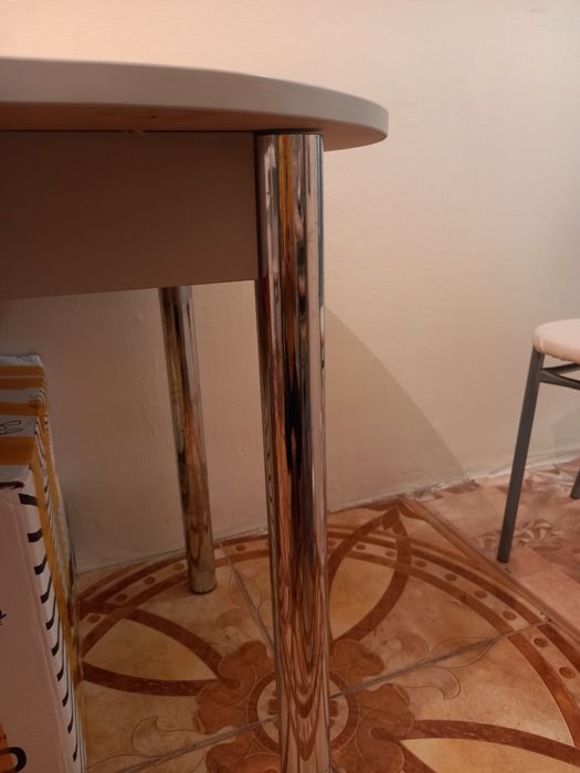 Продам стол обеденный