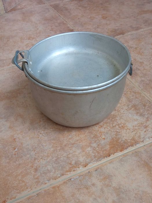 Алуминиев чайник, Алуминиева тенджера