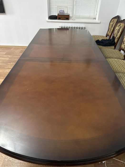 стол в гостиную