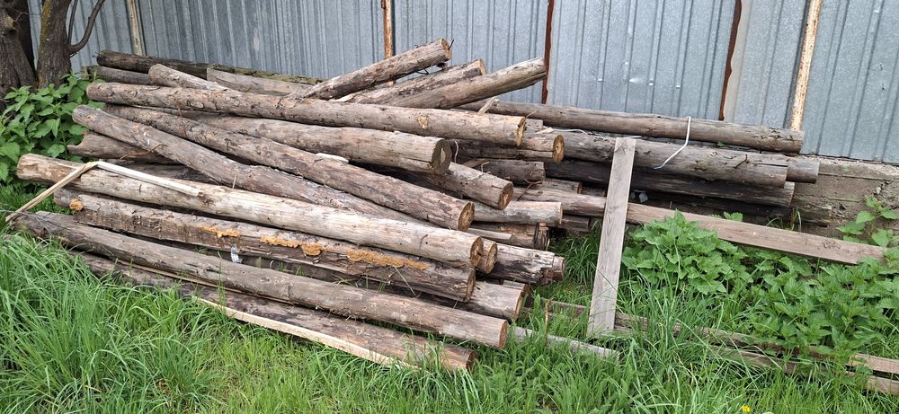 Кругляк разной длины строй материалы