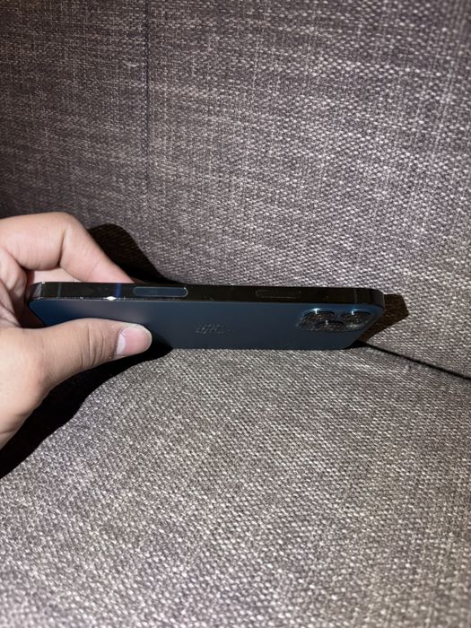 Продаю Iphone 12 pro