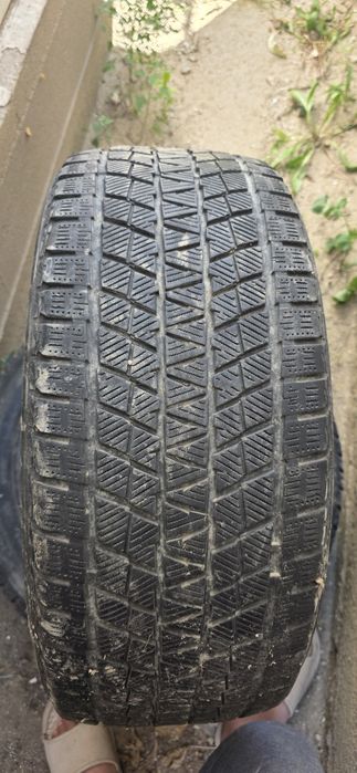 Продам покрышки  шины  размер  235/45. R18
