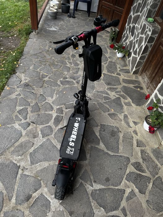 E Wheels E7 Pro electric trotinetā