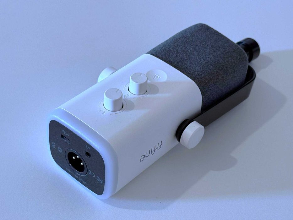Бартер! Като НОВ! FIFINE AM8 Dynamic RGB XLR/USB - White (Бял)