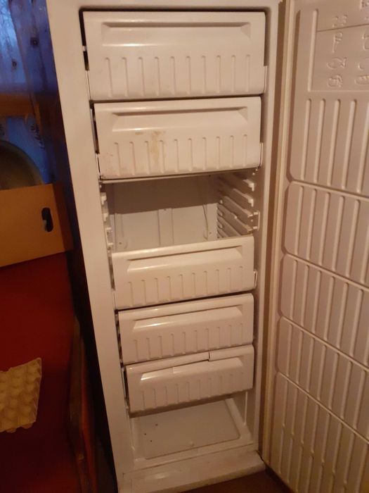 Срочно продам морозильную камеру