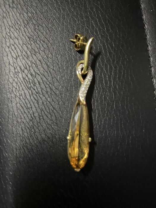 Золотые сережки с бриллиантами и камнем