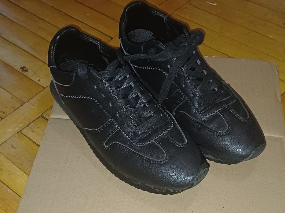 Продам кроссовки из кожи