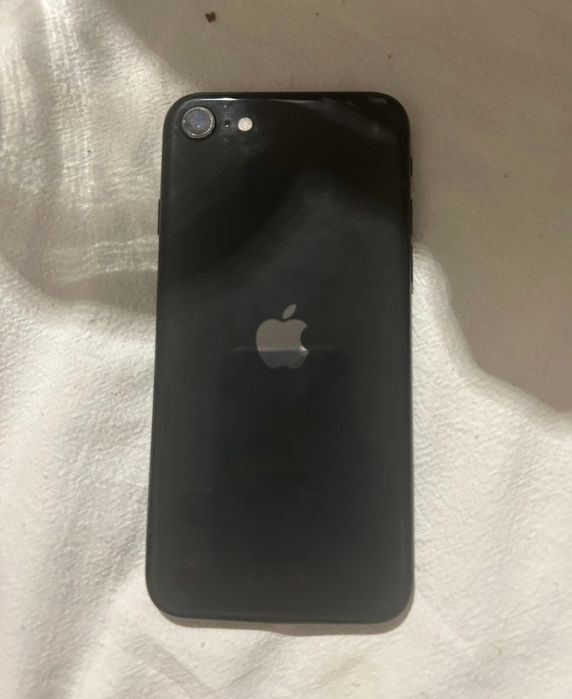 Продам iPhone se 2020