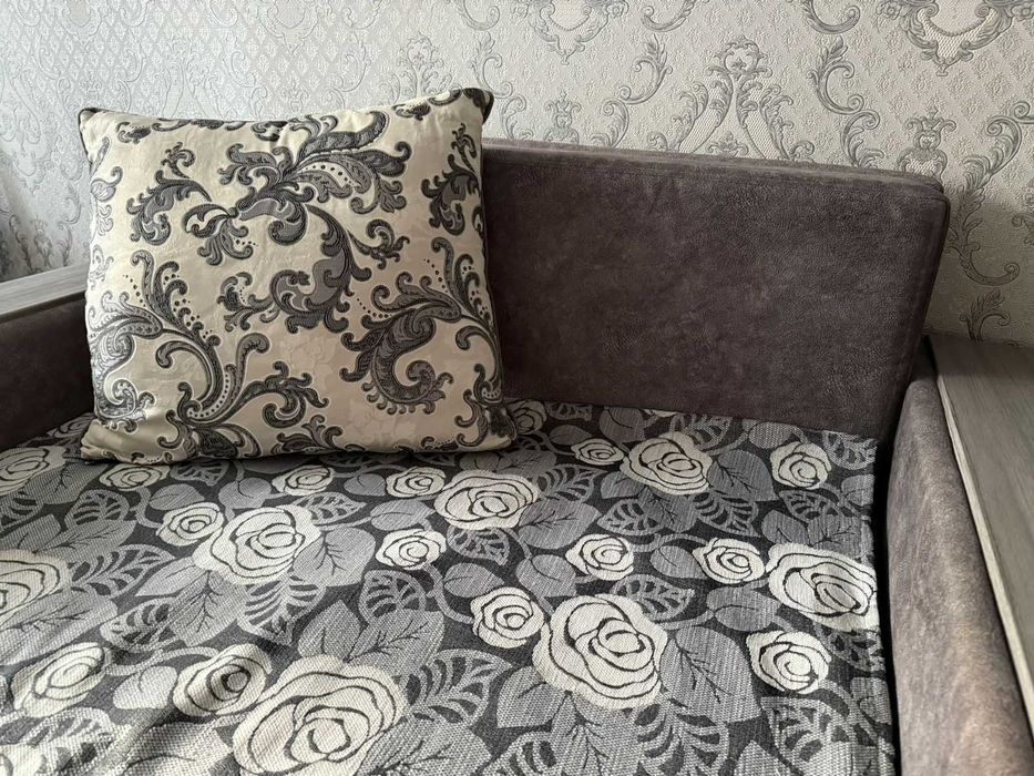 Продам мебель. Диван и большое кресло