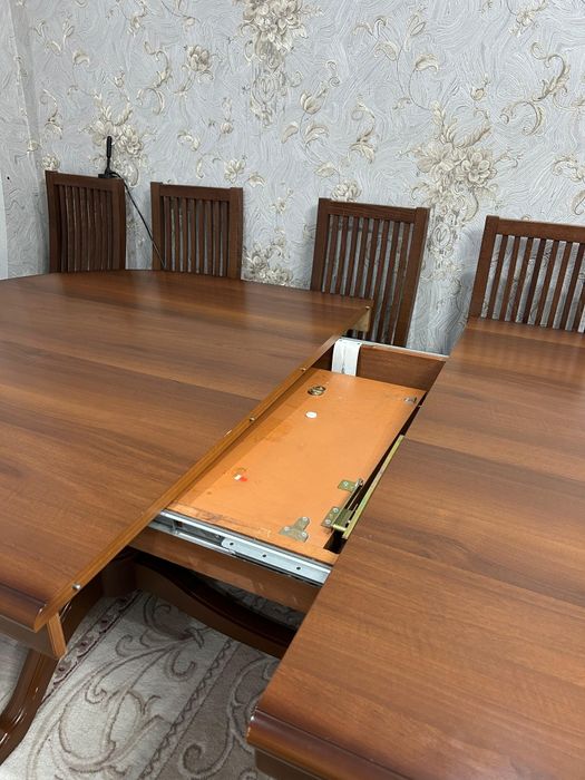 Продам обеденный стол