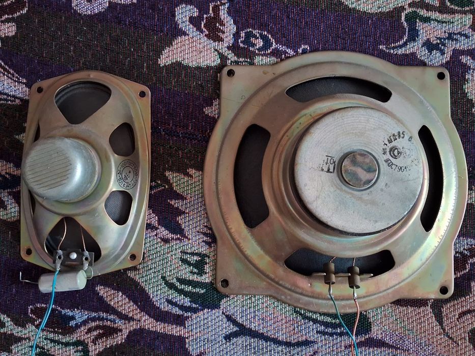 Разные динамики.